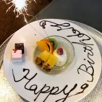 手花火の小さく爆ぜし誕生日